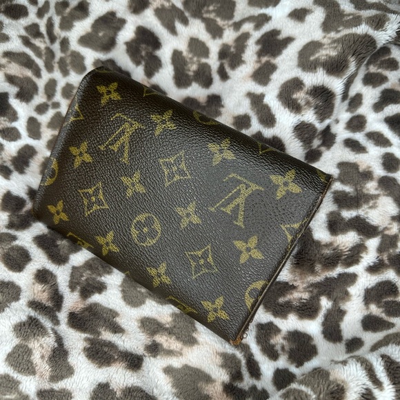Authentic Louis Vuitton monogram wallet - Picture 3 of 14